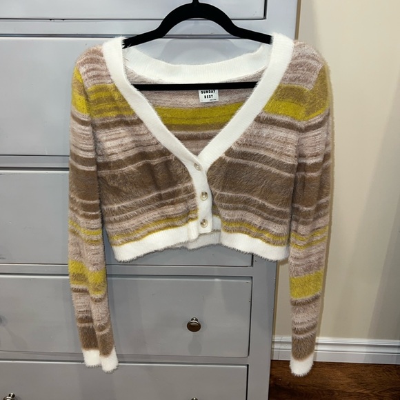 Cropped Long Sleeve Sweater - Picture 3 of 4